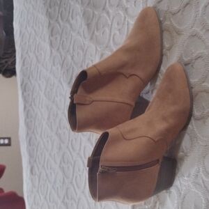 NWOT Ladies Designer Boots by OLD NAVY 👢